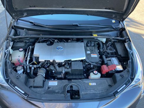 Used 2018 Toyota Prius Three image 24