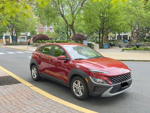 Used 2023 Hyundai Kona SE w/ Cargo Package image 3