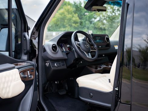 Used 2023 Mercedes-Benz Sprinter 3500 image 6