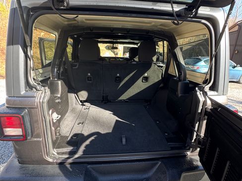 Used 2019 Jeep Wrangler Unlimited Sport S AWD/4WD image 11