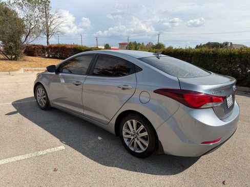 Used 2015 Hyundai Elantra SE w/ Option Group 02 FWD image 9