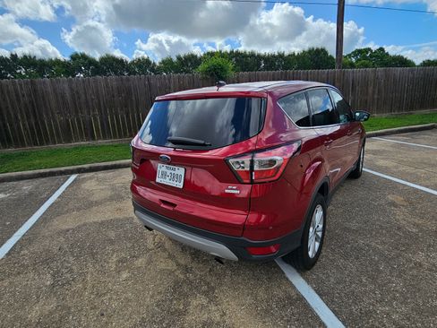 Used 2017 Ford Escape SE FWD image 5