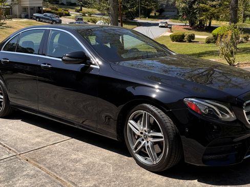 Used 2018 Mercedes-Benz E 300 image 1