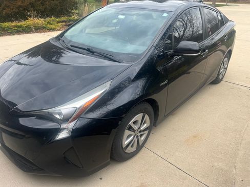 Used 2016 Toyota Prius Two image 1