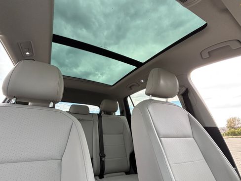 Used 2020 Volkswagen Tiguan SE w/ Panoramic Sunroof Package FWD image 27