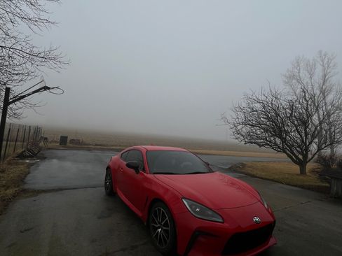 Used 2022 Toyota GR86 w/ ALL Weather Mat Package (TMS) RWD image 1