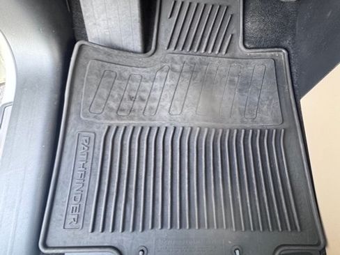 Used 2017 Nissan Pathfinder Platinum w/ Cargo Package image 8