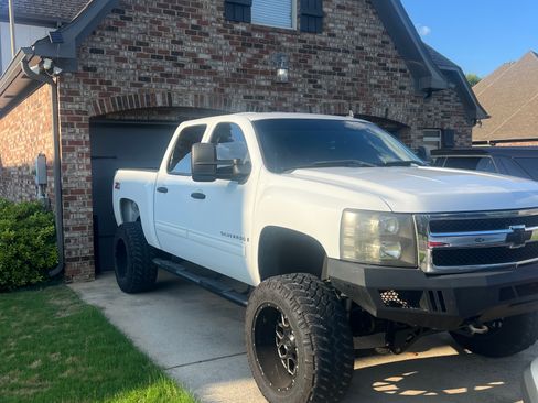 Used 2009 Chevrolet Silverado 1500 LT w/ Power Pack Plus AWD/4WD image 8