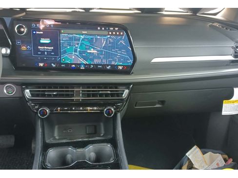 Used 2025 Chevrolet Traverse LT w/ Driver Confidence Package image 10