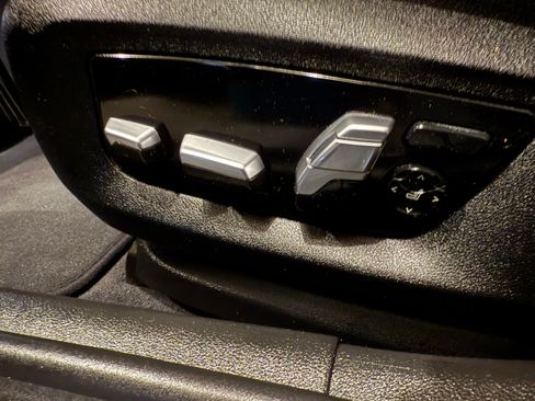 Used 2018 BMW 540i xDrive AWD/4WD image 4