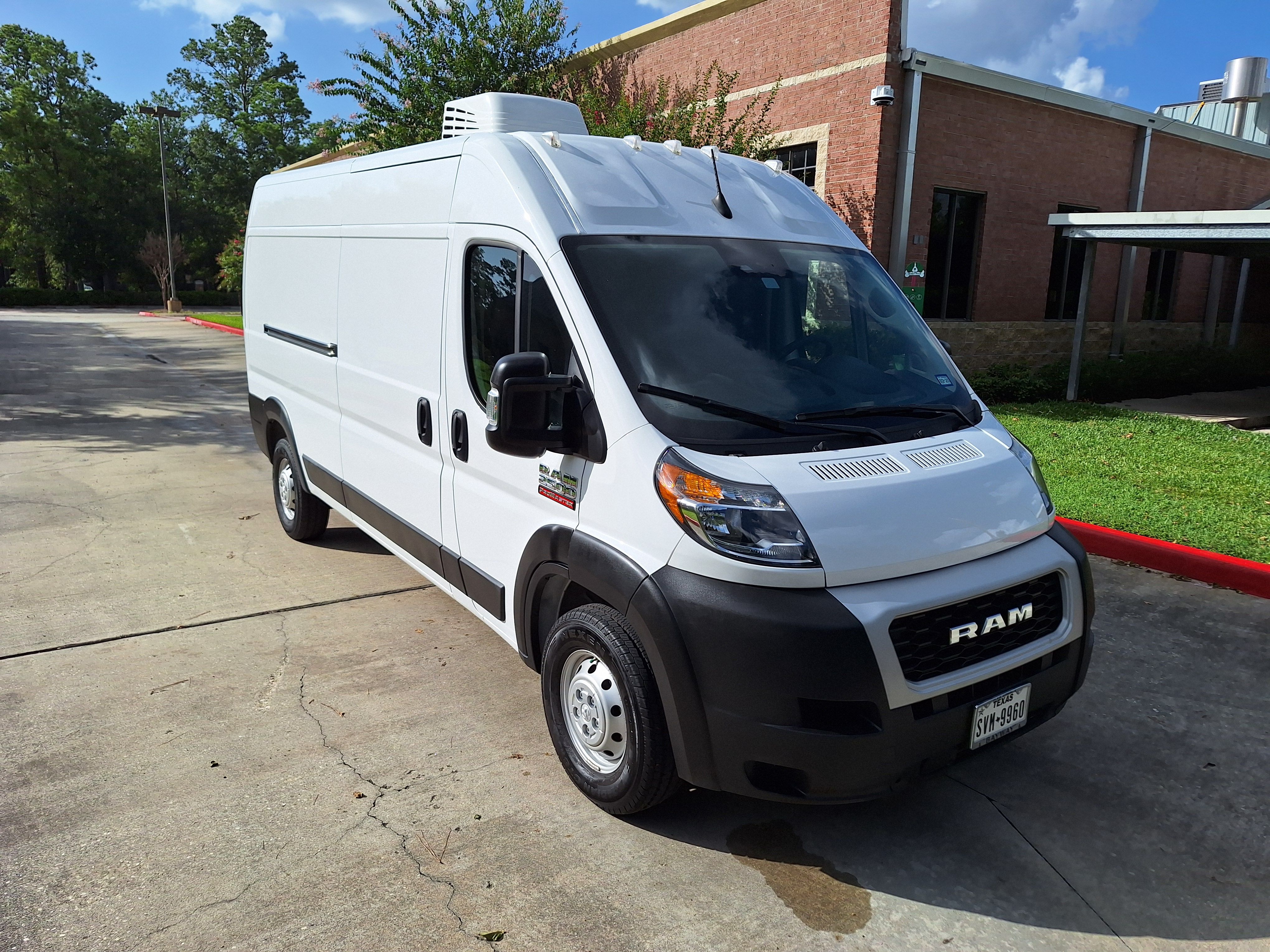 Used 2022 RAM ProMaster 2500 FWD image 2