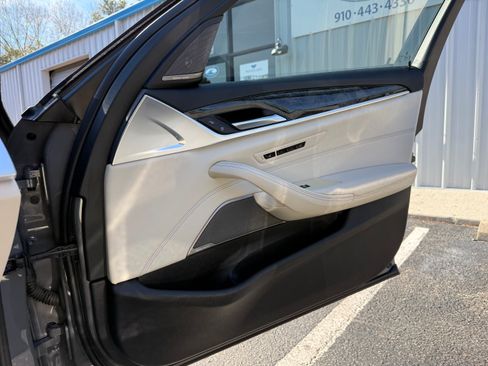 Used 2022 BMW 540i xDrive w/ M Sport Package image 15