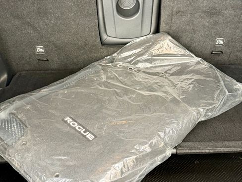 Used 2019 Nissan Rogue SL w/ Premium Package image 18