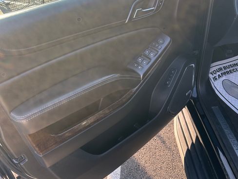 Used 2015 Chevrolet Suburban LT w/ Luxury Package image 9