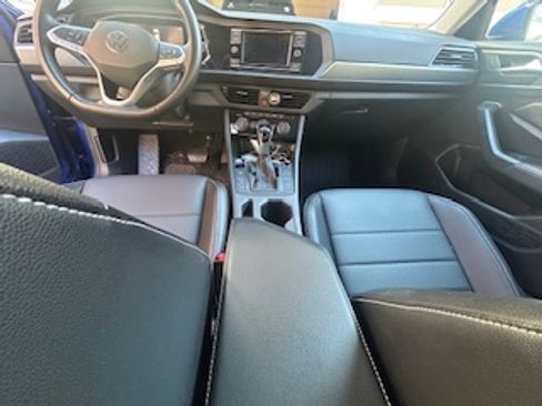 Used 2022 Volkswagen Jetta SE image 2