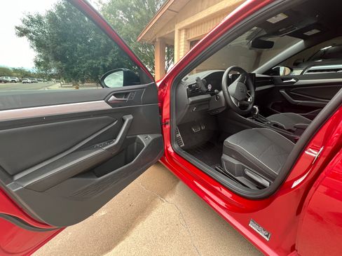 Used 2025 Volkswagen Jetta Sport image 6