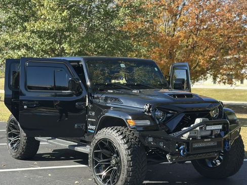 Used 2022 Jeep Wrangler Unlimited Sahara w/ Cold Weather Group image 12