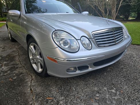 Used 2005 Mercedes-Benz E 500 Sedan image 12