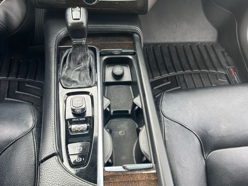 Used 2017 Volvo XC90 T6 Momentum w/ Vision Package image 24