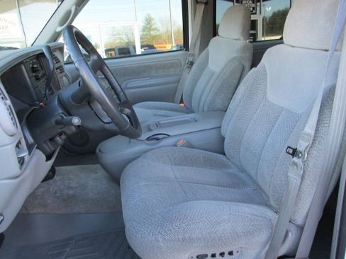 Used 1999 Chevrolet Suburban 2500 w/ Preferred Equipment Group 2 image 9