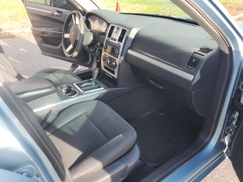 Used 2009 Chrysler 300 LX image 9