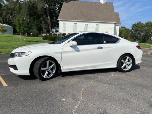 Used 2016 Honda Accord EX image 1