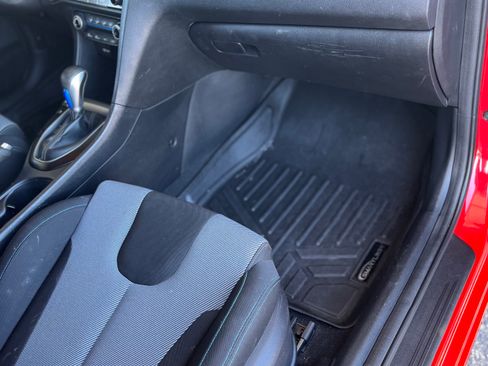 Used 2019 Hyundai Veloster 2.0 image 9