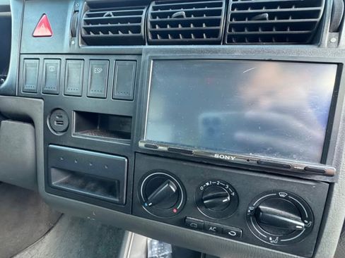 Used 2002 Volkswagen Eurovan MV image 4