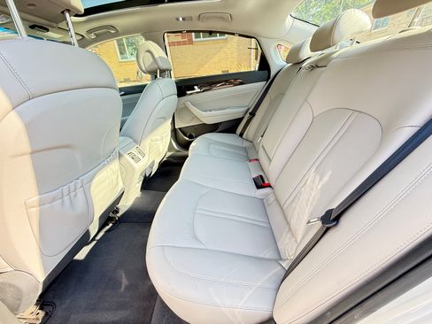Used 2016 Hyundai Sonata Limited w/ Option Group 02 FWD image 9