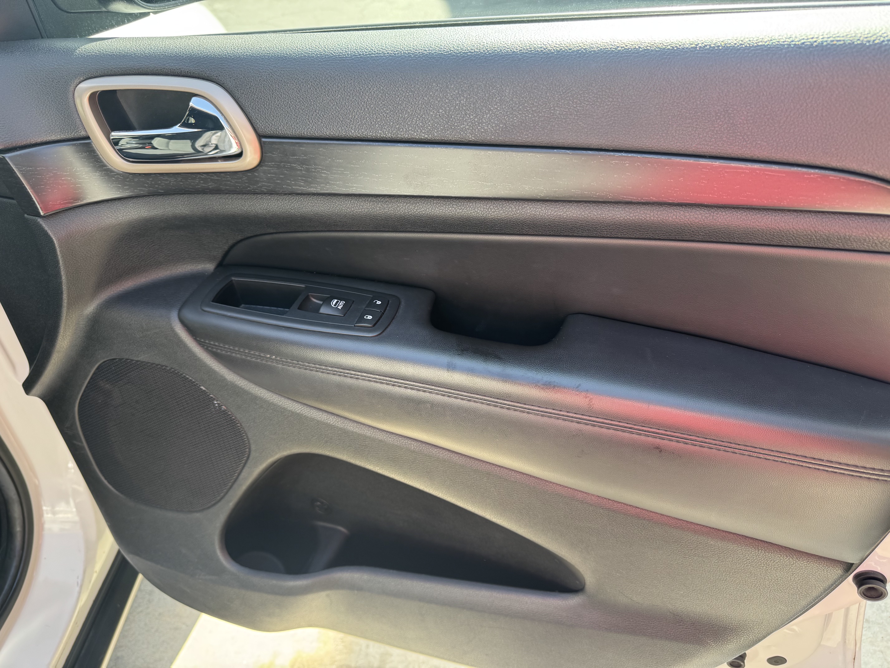 Used 2014 Jeep Grand Cherokee Laredo AWD/4WD image 15