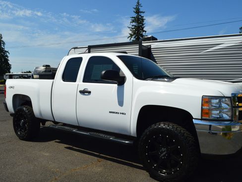 Used 2013 Chevrolet Silverado 2500 W/T image 2