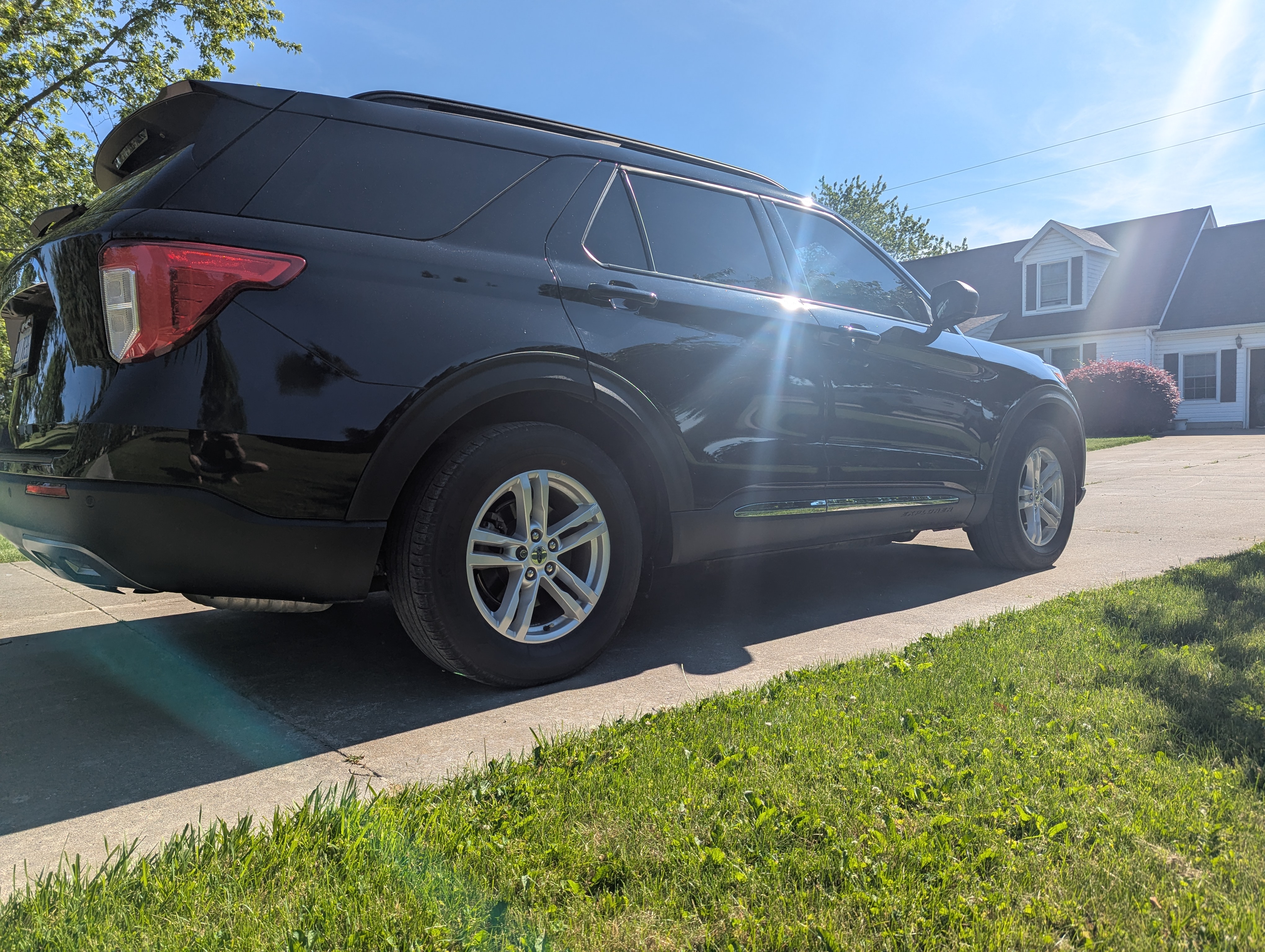 Used 2021 Ford Explorer XLT w/ Equipment Group 202A RWD image 8