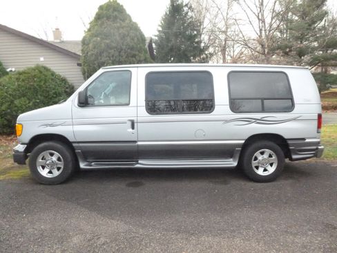 Used 2005 Ford E-150 and Econoline 150 image 5