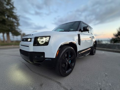 Used 2022 Land Rover Defender 90 image 2