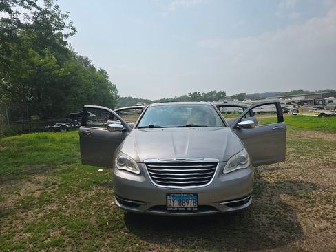 Used 2014 Chrysler 200 Limited w/ Sun/Sound Group image 5