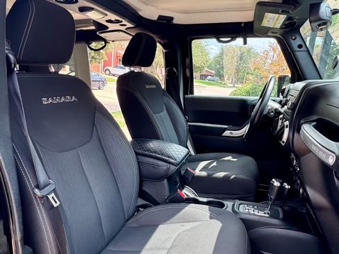 Used 2017 Jeep Wrangler Unlimited Sahara w/ Max Tow Package image 12