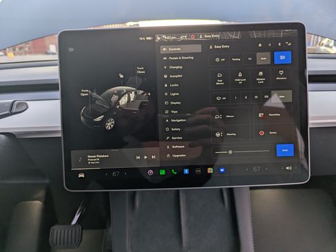 Used 2022 Tesla Model Y Long Range image 13