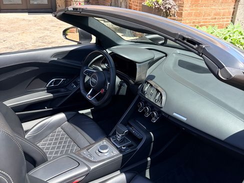 Used 2021 Audi R8 V10 w/ Premium Package RWD image 10