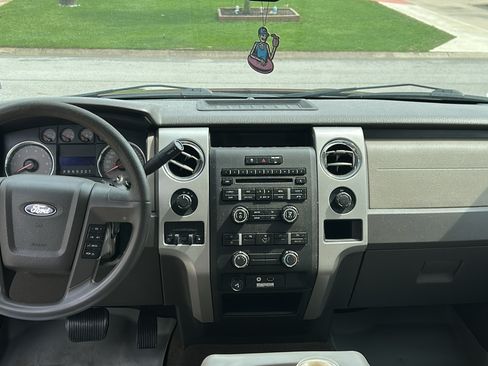 Used 2010 Ford F150 XLT image 9