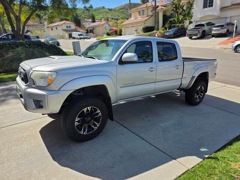 Used 2012 Toyota Tacoma PreRunner w/ TRD Sport Pkg image 5