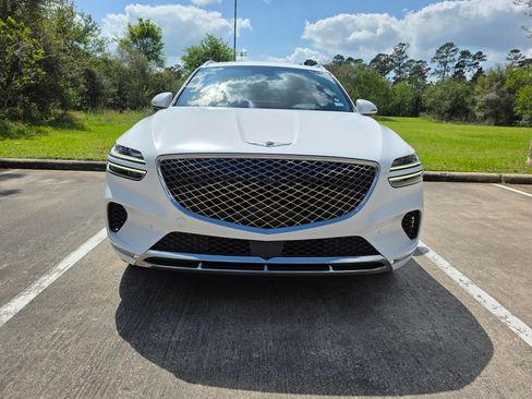 Used 2022 Genesis GV70 2.5T w/ Advanced Package image 10