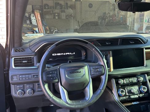 Used 2023 GMC Yukon Denali Ultimate image 9