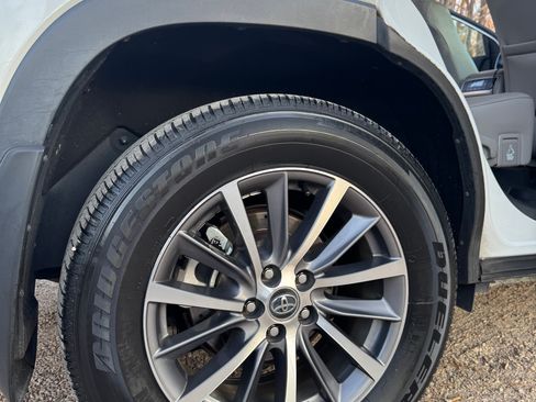 Used 2017 Toyota Highlander XLE image 21