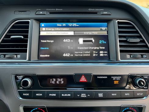 Used 2016 Hyundai Sonata Plug-In Hybrid image 18