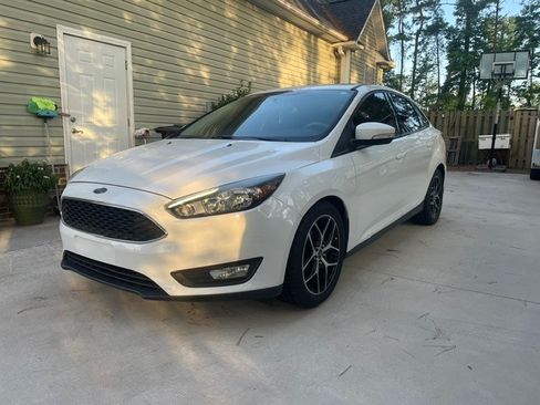 Used 2018 Ford Focus SEL FWD image 5
