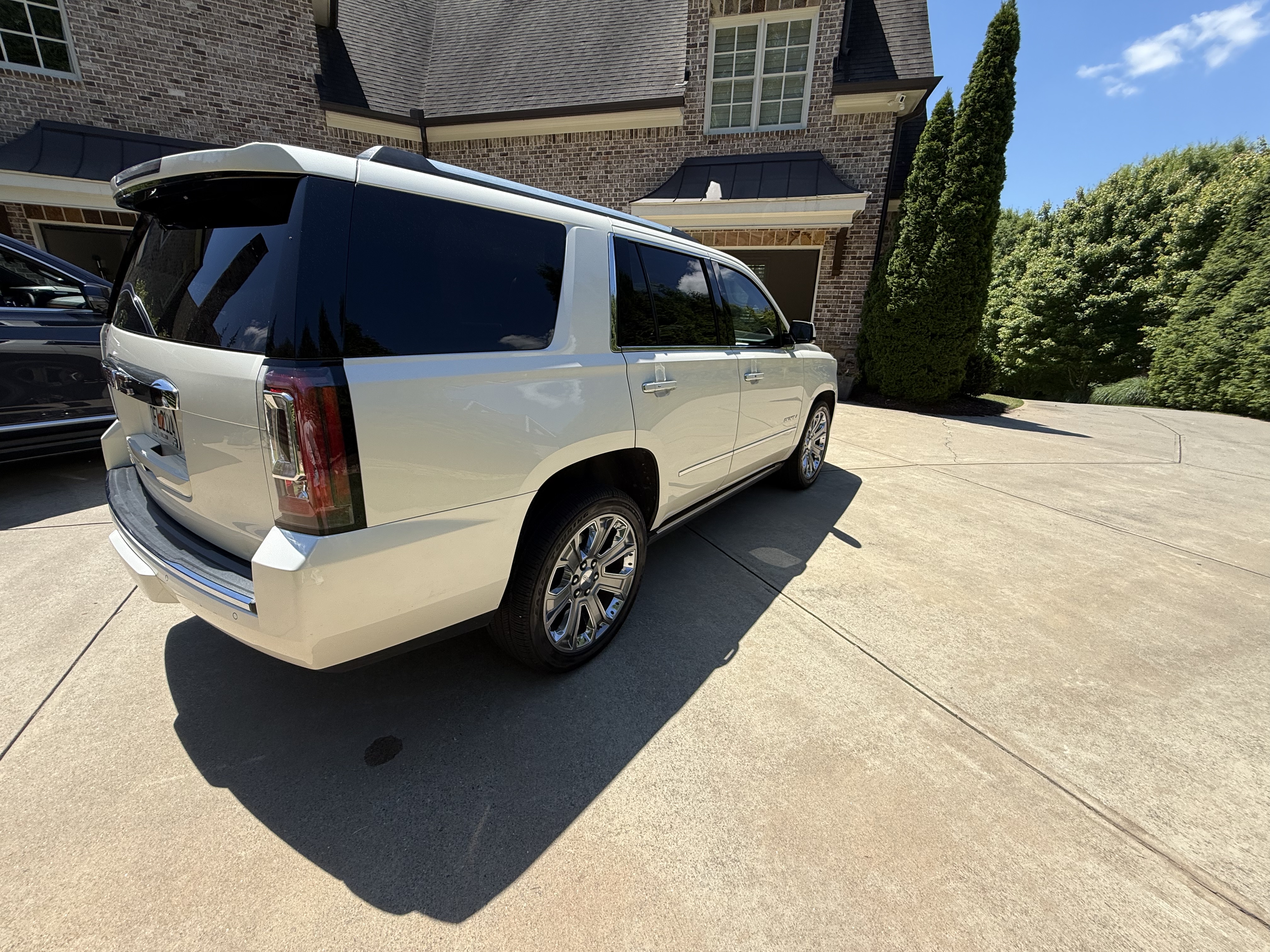 Used 2015 GMC Yukon Denali w/ Premium Package AWD/4WD image 22