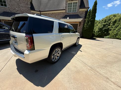 Used 2015 GMC Yukon Denali w/ Premium Package AWD/4WD image 22