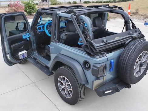 Used 2024 Jeep Wrangler Sport image 5