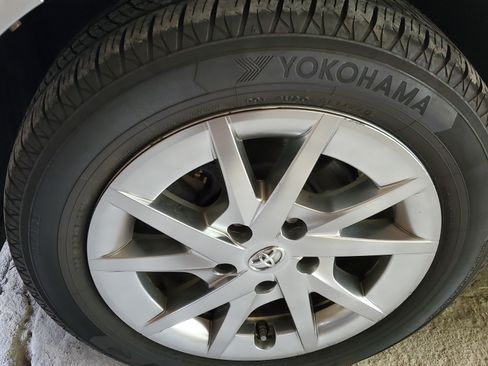 Used 2017 Toyota Prius V Four image 12