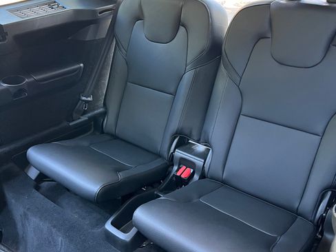 Used 2018 Volvo XC90 T5 Momentum w/ Convenience Package image 11